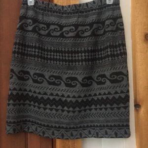 Soft and stretchy grey patterned pencil skirt